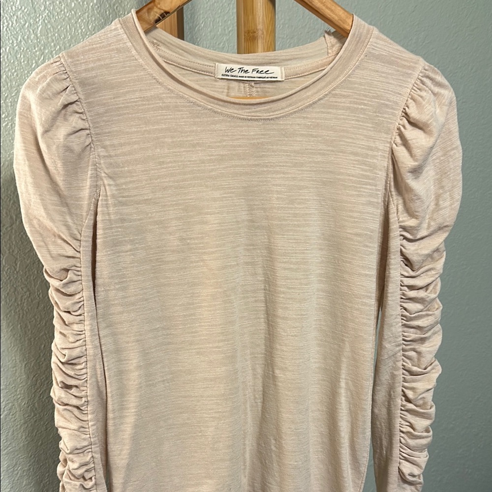We The Free Women's Cream Ruched Sleeve Top